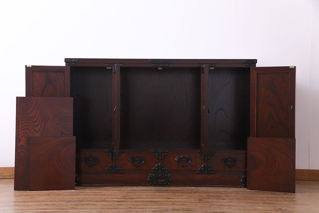 中古美品　伝統工芸　岩谷堂箪笥　桜木作　欅材の杢目と金具が見事なサイドボード(タンス、収納棚、キャビネット)