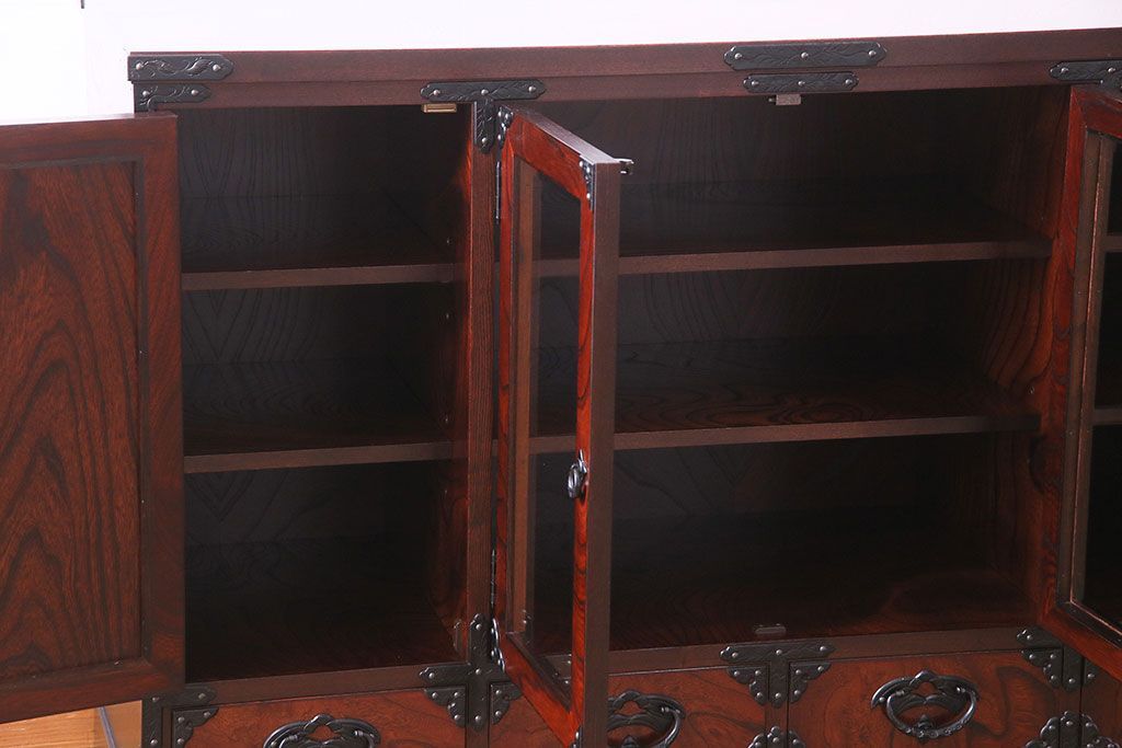 中古美品　伝統工芸　岩谷堂箪笥　桜木作　欅材の杢目と金具が見事なサイドボード(タンス、収納棚、キャビネット)