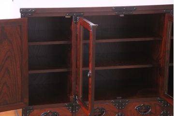 中古美品　伝統工芸　岩谷堂箪笥　桜木作　欅材の杢目と金具が見事なサイドボード(タンス、収納棚、キャビネット)