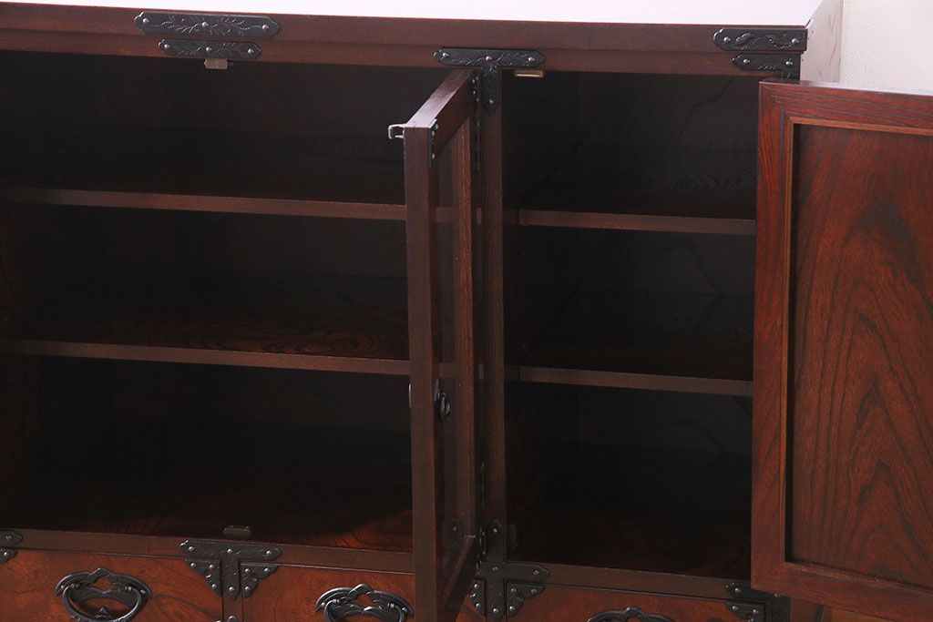 中古美品　伝統工芸　岩谷堂箪笥　桜木作　欅材の杢目と金具が見事なサイドボード(タンス、収納棚、キャビネット)