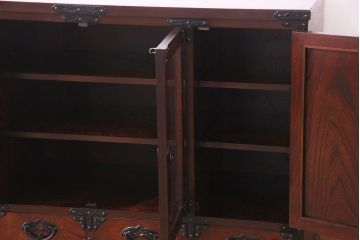 中古美品　伝統工芸　岩谷堂箪笥　桜木作　欅材の杢目と金具が見事なサイドボード(タンス、収納棚、キャビネット)