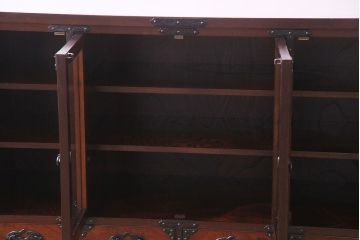 中古美品　伝統工芸　岩谷堂箪笥　桜木作　欅材の杢目と金具が見事なサイドボード(タンス、収納棚、キャビネット)