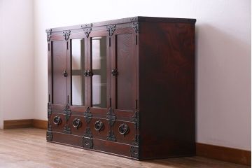 中古美品　伝統工芸　岩谷堂箪笥　桜木作　欅材の杢目と金具が見事なサイドボード(タンス、収納棚、キャビネット)