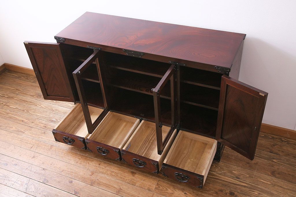 中古美品　伝統工芸　岩谷堂箪笥　桜木作　欅材の杢目と金具が見事なサイドボード(タンス、収納棚、キャビネット)