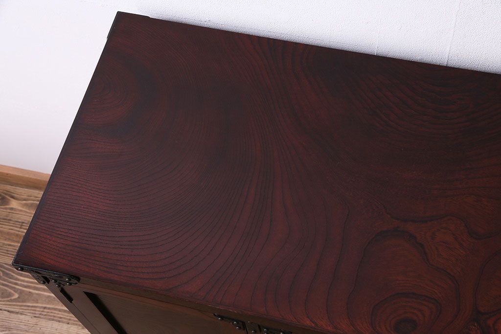 中古美品　伝統工芸　岩谷堂箪笥　桜木作　欅材の杢目と金具が見事なサイドボード(タンス、収納棚、キャビネット)