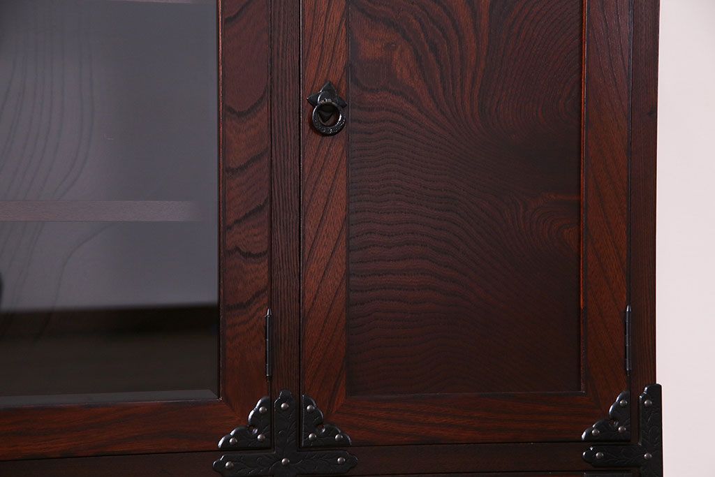 中古美品　伝統工芸　岩谷堂箪笥　桜木作　欅材の杢目と金具が見事なサイドボード(タンス、収納棚、キャビネット)