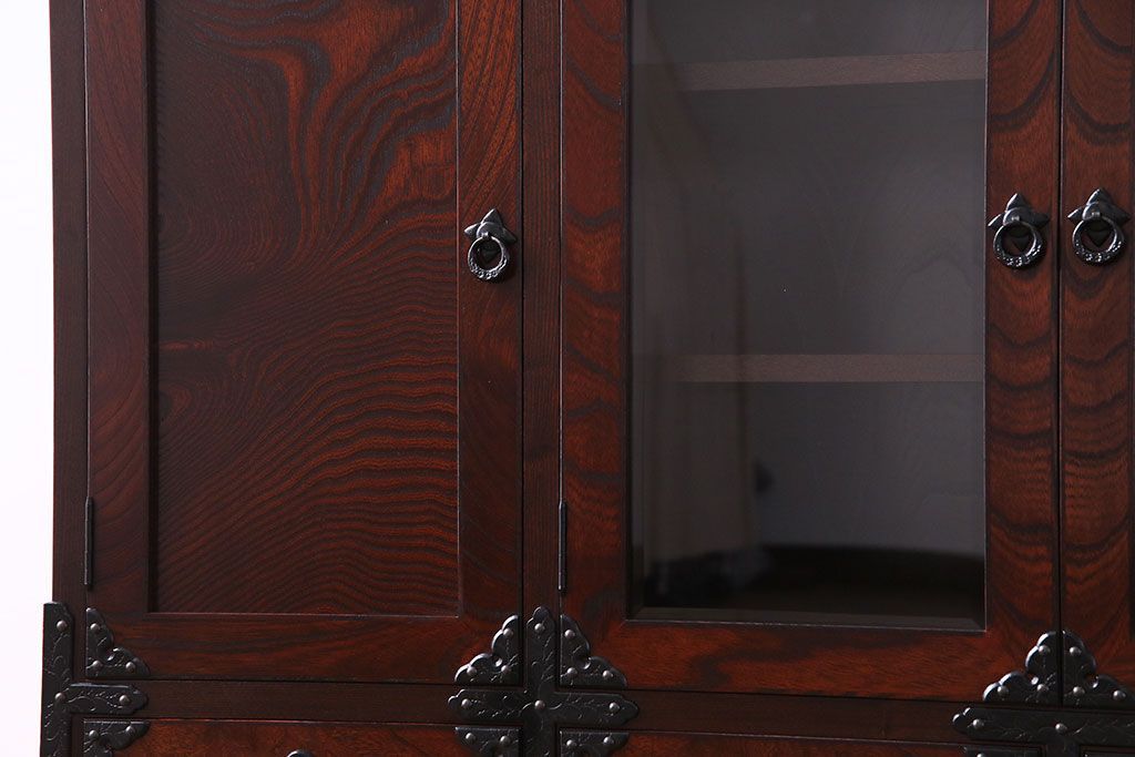 中古美品　伝統工芸　岩谷堂箪笥　桜木作　欅材の杢目と金具が見事なサイドボード(タンス、収納棚、キャビネット)