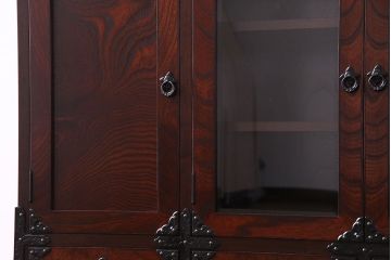 中古美品　伝統工芸　岩谷堂箪笥　桜木作　欅材の杢目と金具が見事なサイドボード(タンス、収納棚、キャビネット)