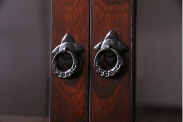 中古美品　伝統工芸　岩谷堂箪笥　桜木作　欅材の杢目と金具が見事なサイドボード(タンス、収納棚、キャビネット)