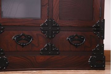 中古美品　伝統工芸　岩谷堂箪笥　桜木作　欅材の杢目と金具が見事なサイドボード(タンス、収納棚、キャビネット)