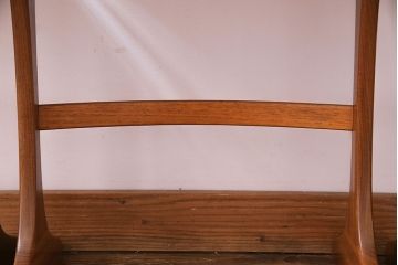 アンティーク雑貨　北欧ビンテージ　チーク材　シンプルなデザインのネストテーブル(サイドテーブル、カフェテーブル、花台)