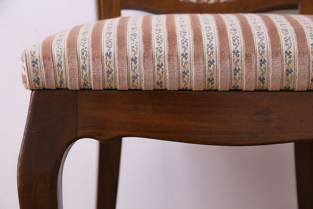 中古　イタリア家具　クラシカルなデザインの布張りダイニングチェア(椅子、ワークチェア)(1)