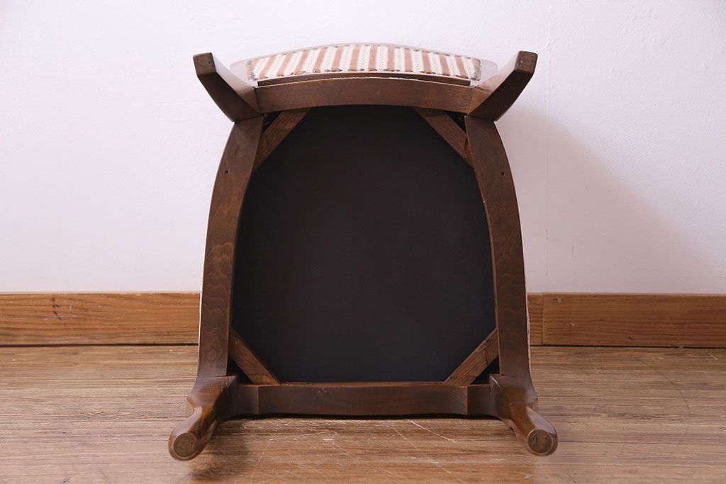 中古　イタリア家具　クラシカルなデザインの布張りダイニングチェア(椅子、ワークチェア)(1)