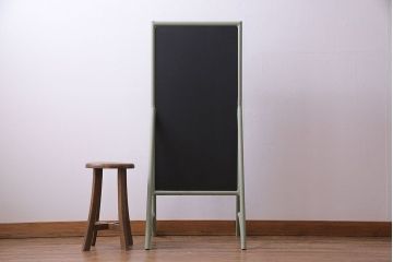 アンティーク雑貨　ペイント家具　ナチュラルカラーがペイントされたレトロなブラックボード(黒板)(2)