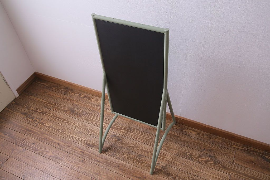 アンティーク雑貨　ペイント家具　ナチュラルカラーがペイントされたレトロなブラックボード(黒板)(2)