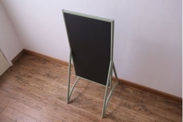 アンティーク雑貨　ペイント家具　ナチュラルカラーがペイントされたレトロなブラックボード(黒板)(2)