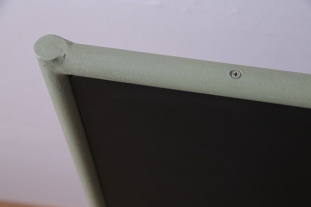 アンティーク雑貨　ペイント家具　ナチュラルカラーがペイントされたレトロなブラックボード(黒板)(2)