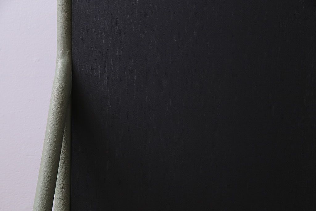 アンティーク雑貨　ペイント家具　ナチュラルカラーがペイントされたレトロなブラックボード(黒板)(2)