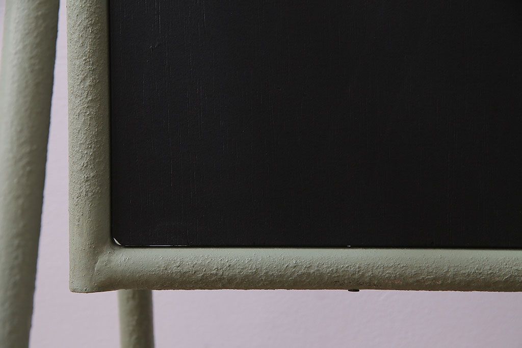 アンティーク雑貨　ペイント家具　ナチュラルカラーがペイントされたレトロなブラックボード(黒板)(2)