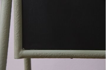 アンティーク雑貨　ペイント家具　ナチュラルカラーがペイントされたレトロなブラックボード(黒板)(2)