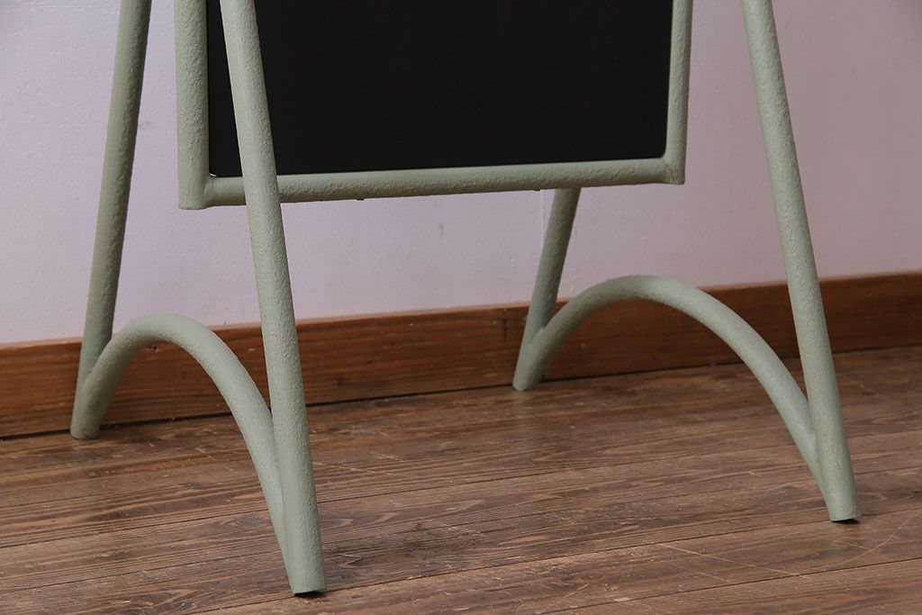 アンティーク雑貨　ペイント家具　ナチュラルカラーがペイントされたレトロなブラックボード(黒板)(2)