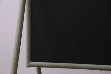 アンティーク雑貨　ペイント家具　ナチュラルカラーがペイントされたレトロなブラックボード(黒板)(2)
