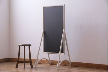 アンティーク雑貨　ペイント家具　ナチュラルカラーがペイントされたレトロなブラックボード(黒板)(3)