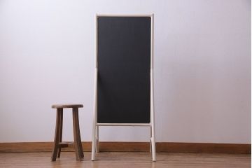 アンティーク雑貨　ペイント家具　ナチュラルカラーがペイントされたレトロなブラックボード(黒板)(3)