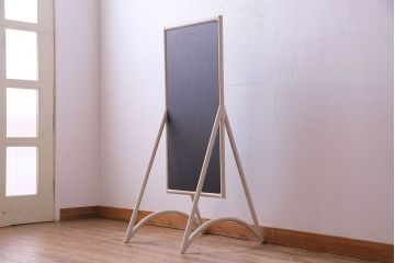 アンティーク雑貨　ペイント家具　ナチュラルカラーがペイントされたレトロなブラックボード(黒板)(3)