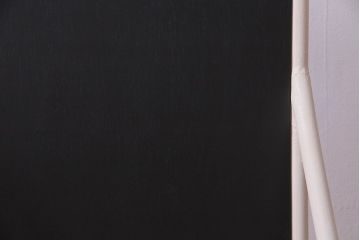 アンティーク雑貨　ペイント家具　ナチュラルカラーがペイントされたレトロなブラックボード(黒板)(3)