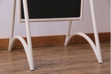 アンティーク雑貨　ペイント家具　ナチュラルカラーがペイントされたレトロなブラックボード(黒板)(3)
