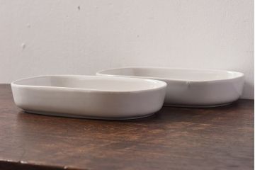 イギリス　JOHNSON BROTHERS(ジョンソン・ブラザーズ)　スクエア型白い長皿(深皿、プレート)