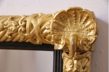 アンティーク雑貨　イタリア家具　豪華なフレームが魅惑的なアンティークミラー(鏡)