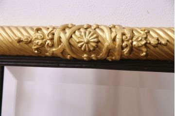 アンティーク雑貨　イタリア家具　豪華なフレームが魅惑的なアンティークミラー(鏡)