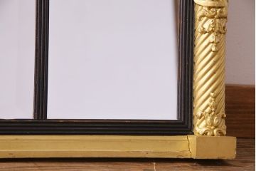 アンティーク雑貨　イタリア家具　豪華なフレームが魅惑的なアンティークミラー(鏡)