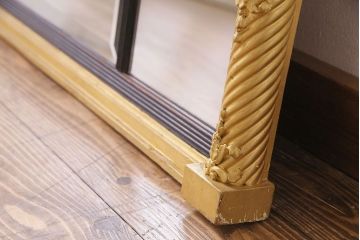 アンティーク雑貨　イタリア家具　豪華なフレームが魅惑的なアンティークミラー(鏡)