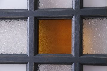 ペイント家具　色ガラス入り!十字の格子がおしゃれなガラス戸(引き戸、建具)