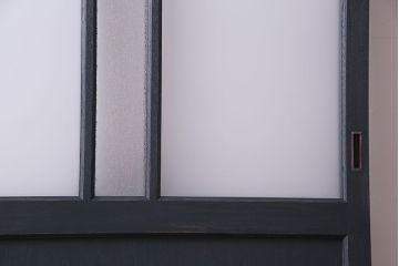ペイント家具　色ガラス入り!十字の格子がおしゃれなガラス戸(引き戸、建具)