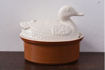 アンティーク雑貨　イギリスビンテージ　陶磁器製　置くだけでかわいらしいアヒルの小物入れ(卵入れ)