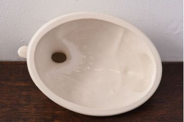アンティーク雑貨　イギリスビンテージ　陶磁器製　置くだけでかわいらしいアヒルの小物入れ(卵入れ)