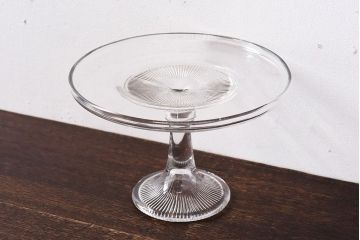 アンティーク雑貨　イギリス製　厚みのあるガラスが魅力のケーキスタンド