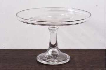 アンティーク雑貨　イギリス製　厚みのあるガラスが魅力のケーキスタンド