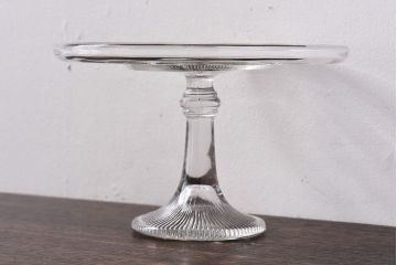 アンティーク雑貨　イギリス製　厚みのあるガラスが魅力のケーキスタンド