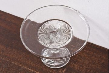 アンティーク雑貨　イギリス製　厚みのあるガラスが魅力のケーキスタンド