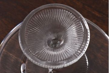 アンティーク雑貨　イギリス製　厚みのあるガラスが魅力のケーキスタンド