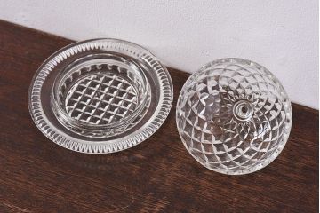 アンティーク雑貨　イギリスビンテージ　ドーム型が可愛らしいガラスのバターディッシュ(小物入れ)