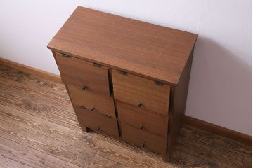 レトロ家具　昭和レトロ　古材使用　3×2マス　パタパタ扉付きのおしゃれなキャビネット(下駄箱、収納棚)