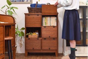 レトロ家具　昭和レトロ　古材使用　3×2マス　パタパタ扉付きのおしゃれなキャビネット(下駄箱、収納棚)