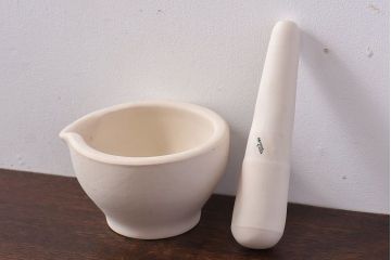 アンティーク雑貨　イギリス　MASON CASH(メイソンキャッシュ)　素焼きの風合いが魅力の磁器製スパイスマッシャー(乳鉢・乳棒)セット