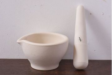 アンティーク雑貨　イギリス　MASON CASH(メイソンキャッシュ)　素焼きの風合いが魅力の磁器製スパイスマッシャー(乳鉢・乳棒)セット